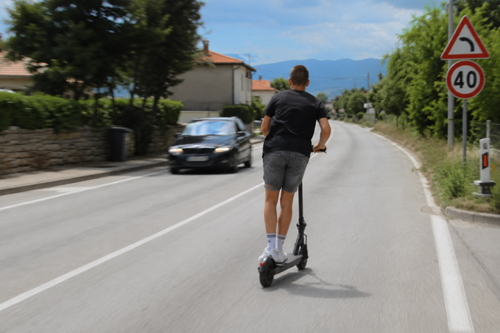 U prometnoj akciji u Umagu utvrđeno 32 prekršaja vozača električnih romobila